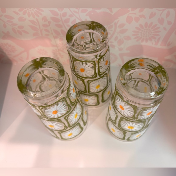 Set of 3 Glass “Vintage” Daisy Tumblers - Picture 2 of 3